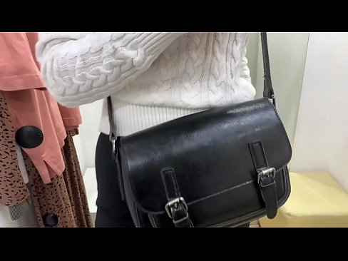 ❤️ 年轻婊子FeralBerry在试衣间用假阳具公开自慰 Just porn❤